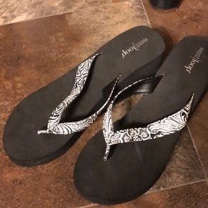 Awesome flip flop wedges.